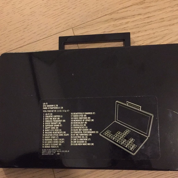 MAC eye shadow x29 - Picture 3 of 3